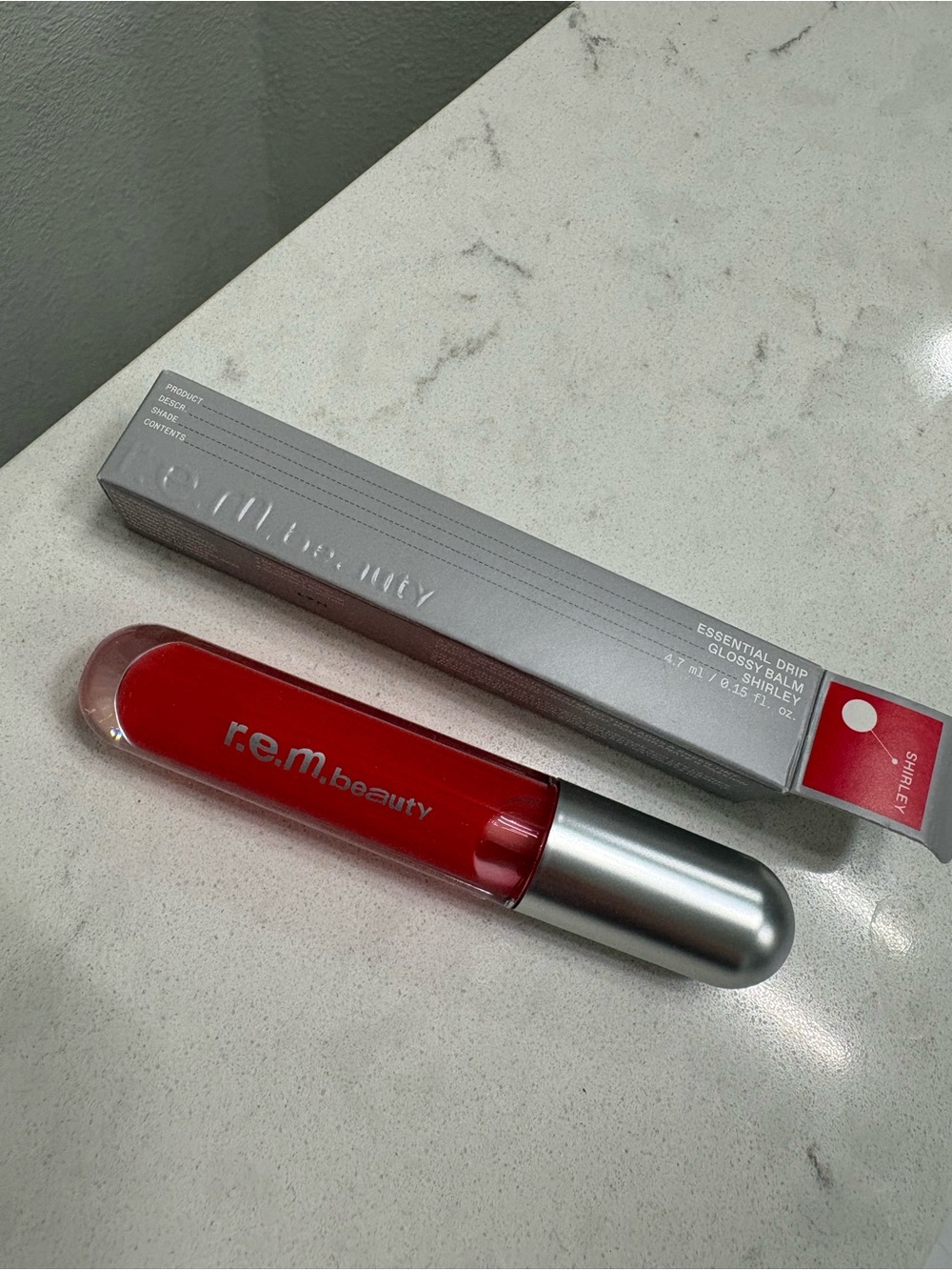 r.e.m. beauty Essential Drip Gloss Balm - Shirley Red